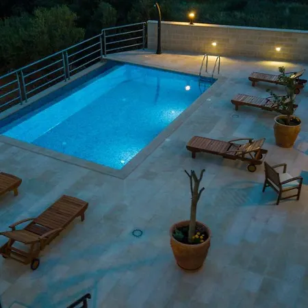 Nikola - Big Terrace Apartment Bol
