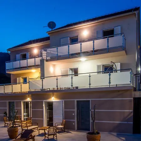 Nikola - Big Terrace Apartment