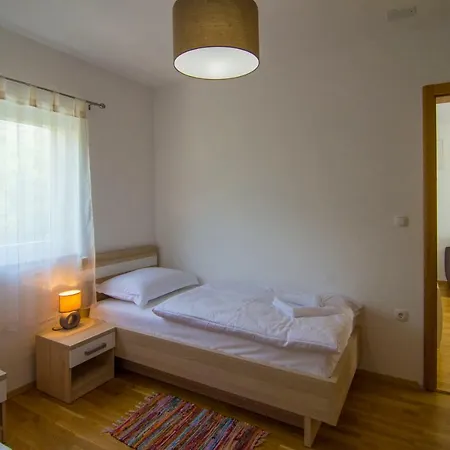 Nikola - Big Terrace Apartment *