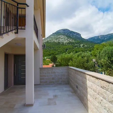 Nikola - Big Terrace Appartement *