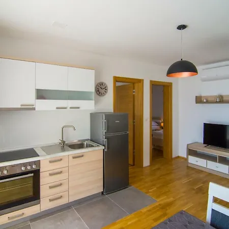 Nikola - Big Terrace Apartment *